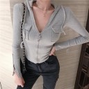 Top da donna in maglia con maniche lunghe e cappuccio Vestibilità aderente Maglia a coste Zip lungo tutta la lunghezza Tasche sul petto 3