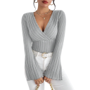 Top de canalé para mujer con escote en V profundo Manga larga Blusa elegante con bajo con volantes Mangas estilo campana Corte entallado 4