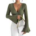 Top feminino canelado com decote em V de mangas longas Blusa elegante com acabamento em babados Mangas em estilo sino Corte justo 9