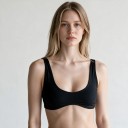 Top sportivo da donna con scollatura rotonda profonda e schiena scoperta con spalline larghe e superficie liscia per yoga e fitness 3