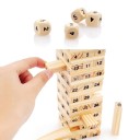 Torre de madeira com números 4