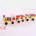 Train en bois avec des formes géométriques 3