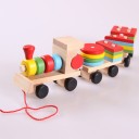 Train en bois avec des formes géométriques 4