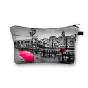 Trousse de maquillage pour femmes avec impression en noir et blanc et détails rouges Motifs urbains de parapluies et de roses Trousse en polyester 2