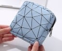 Trousse de maquillage pour femmes avec motif géométrique de triangles Trousse en cuir PU avec fermeture éclair pour cosmétiques et produits 9