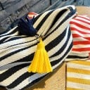 Trousse de maquillage pour femmes avec motif rayé et pompon décoratif Trousse en tissu zippée avec un anneau en métal pour le maquillage 5