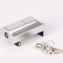 Turvalukko liukuikkunoille avaimella Ikkunan varmistaminen siirtymiseltä Kiinnitys kiskolle Sinkkiseos Mitat noin 7 x 3 cm 1