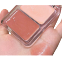 Tvåfärgad balsamrouge 5,9 x 7,1 cm Fin låg pigmentering Ljusreflekterande glans Fuktgivande textur Naturlig makeupeffekt 5