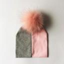 Tvåfärgad barnhatt med pompom 10