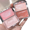 Tweekleurige balsemblush 5,9 x 7,1 cm Fijne lage pigmentatie Verhelderende glans Hydraterende textuur Natuurlijke make-up effect 4