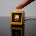 Työpöytälaite bitcoinien, osakkeiden ja valuuttojen seurantaan, kosketusohjaus, LED-näyttö 30 x 30 mm, USB-virransyöttö 21