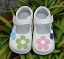 Tyttöjen balleriinat kukkien kanssa 1