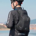 Ultraleve mochila de ciclismo 10 l Mochila desportiva preta com design reflexivo Alças em X Abertura para auriculares Respirável 31×12×44 cm 2