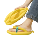 Unisex žabky ve tvaru banánu Žluté letní pantofle mezi prsty z EVA Vtipný design Měkký nášlap Na pláž k bazénu i na dovolenou 5