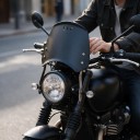 Univerzálne čelné sklo na motocykel Hliníkový štít s držiakom z nehrdzavejúcej ocele Pre okrúhle svetlo Deflektor proti vetru 3