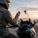 Univerzálne predĺženie čelného skla motocykla Nastaviteľný deflektor vetra 360 x 140 mm z ABS plastu Na motorku aj skúter 2