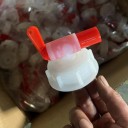 Uttagskran för kanister 86,6 mm gänga 60 mm plast röd vit ventil för behållare 15 till 60 liter för vatten och vätskor 10
