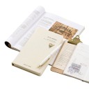Úzký heti diák 53 hétre 187 x 94 mm bézs színben virágos borítóval és négyzetrácsos oldalakkal a jegyzetekhez és az idő szervezéséhez 2