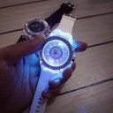Valaiseva kello T1544 2