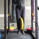 Verstärkter Gürtel mit Kette für das Krafttraining für Klimmzüge und Liegestütze an der Langhantel. Gürtel für Hanteln und Gewichte für das Fitnessstudio. 2