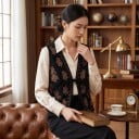 Vesta din piele întoarsă pentru femei cu model floral brodat și cusături decorative pe margini, cu legare cu șnur și decolteu adânc în formă de V 4