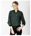 Veste bomber légère pour femmes pour le printemps et l'automne Col côtelé et bords Poche zippée sur la manche Poches latérales Fermeture 4