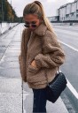 Veste chaude en peluche pour femmes avec fermeture éclair et large col Coupe ample avec épaules tombantes Deux grandes poches avant 23