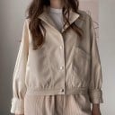 Veste courte pour femme en simili cuir Coupe ample Col à revers Fermeture à pressions Deux grandes poches avant Manches avec patte Ourlet 4