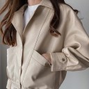 Veste courte pour femme en simili cuir Coupe ample Col à revers Fermeture à pressions Deux grandes poches avant Manches avec patte Ourlet 5