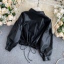 Veste courte pour femme en simili cuir noire avec col chemise Fermeture à pressions Grandes poches poitrine Cordon de serrage à l'ourlet Coupe ample 2