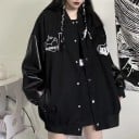 Veste de baseball noire pour femme avec des manches en simili cuir et des motifs de cœurs blancs Coupe ample Fermeture à pressions Bords côtelés 6
