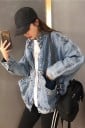 Veste en jean oversize bleue pour femmes avec col montant Manches larges Ourlet élastique Grandes poches à bouton Polyester avec coton et spandex 3