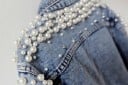 Veste en jean pour femmes ornée de perles et de strass sur les épaules Coupe classique avec poches poitrine Fermeture à boutons Bleue Coton 3