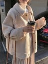 Veste en peluche pour femme, coupe oversize ample avec col de chemise, fermeture à boutons, deux poches poitrine à rabat, coton et polyester 4