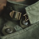 Veste verte pour homme avec fermeture asymétrique à boutons et passants, col haut et ceinture à boucle à la taille, coupe courte 9
