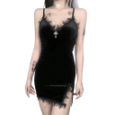 Vestido corto de terciopelo con ribete de encaje, estilo gótico, tirantes finos, escote en V, decoración entrecruzada, corte entallado, elegante. 1