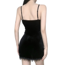 Vestido corto de terciopelo con ribete de encaje, estilo gótico, tirantes finos, escote en V, decoración entrecruzada, corte entallado, elegante. 2