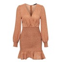 Vestido curto com folhos 2