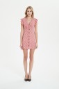 Vestido de mujer con escote profundo. 7