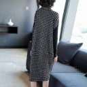 Vestido midi otoñal con cuello alto 2