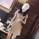 Vestido mini beige para mujer de algodón con spandex Manga corta Escote redondo Cuerpo ajustado y falda acampanada Longitud por encima 2