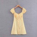 Vestido mini de botão com ombros caídos 1