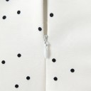 Vestido mini sem mangas com decote em V e costas abertas com corpete plissado e laço em branco com bolinhas pretas 12