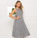 Vestido vintage de mujer con lunares 1