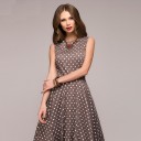Vestido vintage de mujer con lunares 4