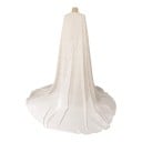Vestidos de novia árabes para mujer con capa larga sobre los hombros y escote alto hasta el cuello con cola en color marfil 2