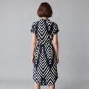 Vestidos midi femininos com mangas curtas e decote em V com gola e cinto para atar azul escuro com riscas bege para o verão 6