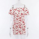 Vestidos mini blancos para mujer con estampado de corazones rojos, escote Carmen y mangas cortas y abullonadas. Corte ajustado con fruncido 3