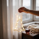 Vianočné Závesné LED Svetlo Stromček 20 x 16 cm Na Batérie AAA S Prísavkou Svietiaci Vianočný Strom Teplé Biele Na Okno Dvere i Výlohu 4