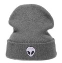 Vinterhue med alienprint 12